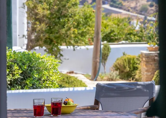 Jardin D'ete Triandaros (Tinos)